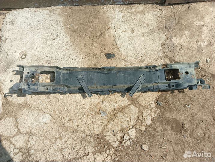 Усилитель переднего бампера volkswagen golf 3