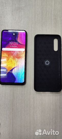 Samsung Galaxy A50, 4/64 ГБ