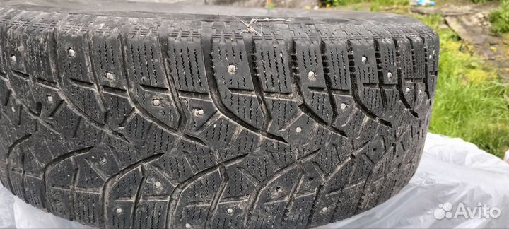 Bridgestone Blizzak Spike-02 215/60 R16