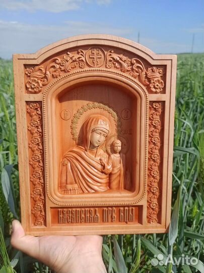 Икона резная Казанской Божией Матери