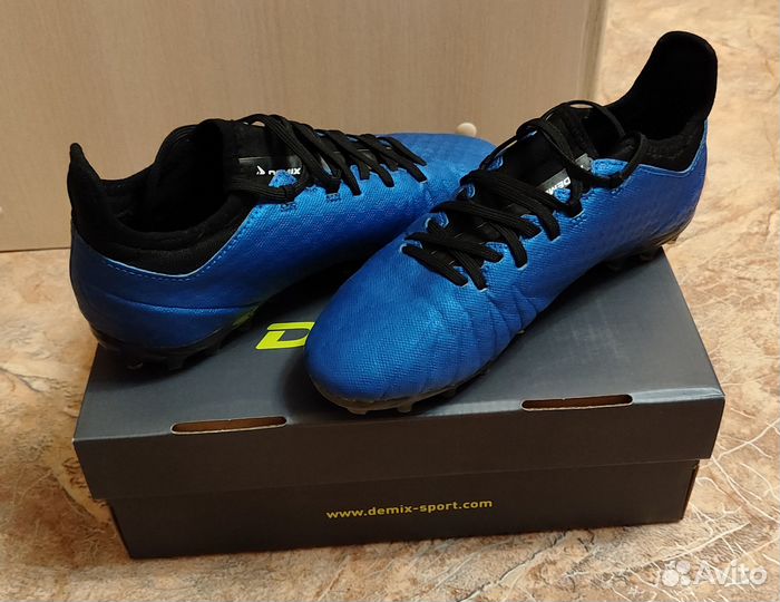 Детские футбольные бутсы