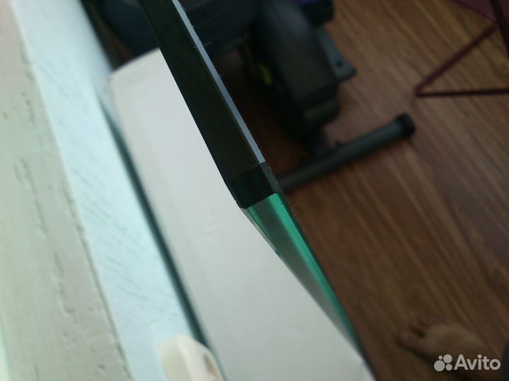 Стеклянная полка в ванную