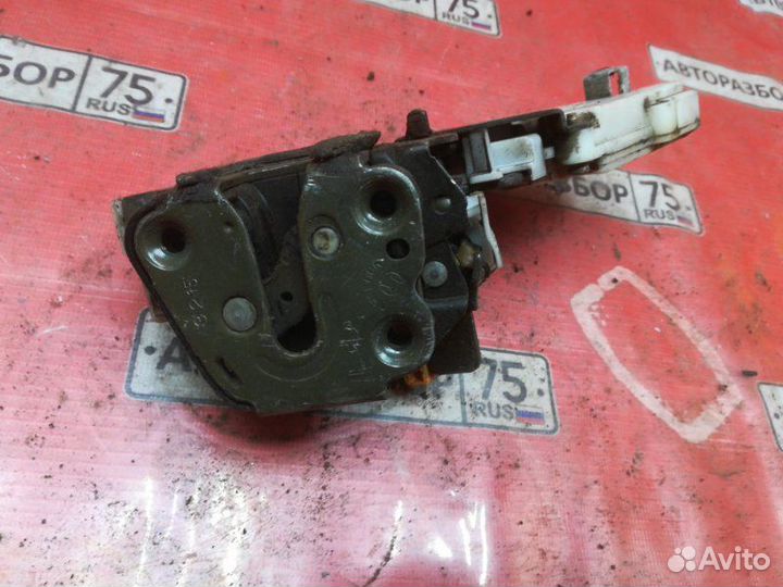 Замок двери задний левый Nissan Laurel HC34 RB20E