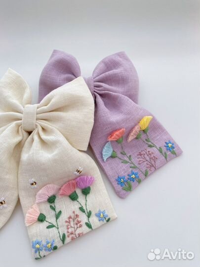 Бант с вышивкой