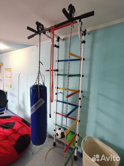 Шведская стенка с турником