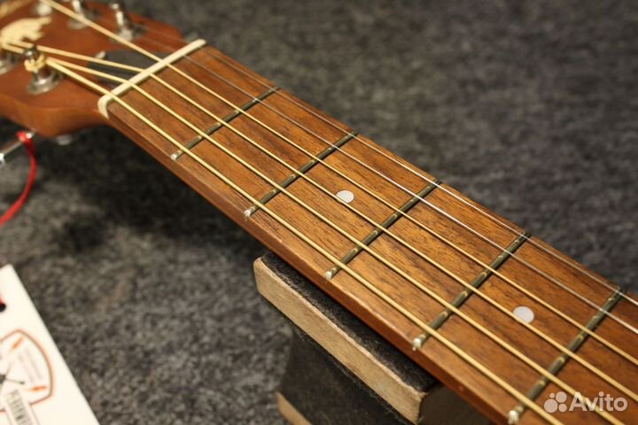 Art & Lutherie Wild Cherry гитара, Канада