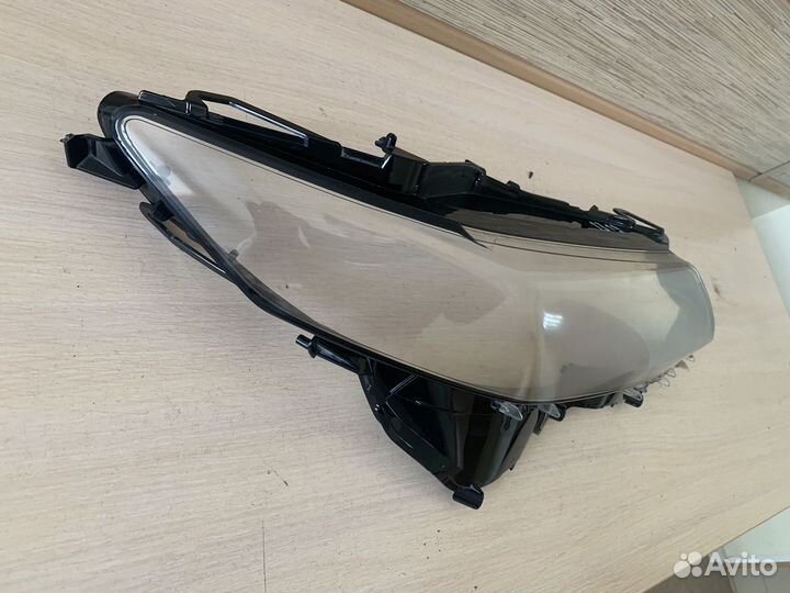 Стекло правое Toyota Camry 2022