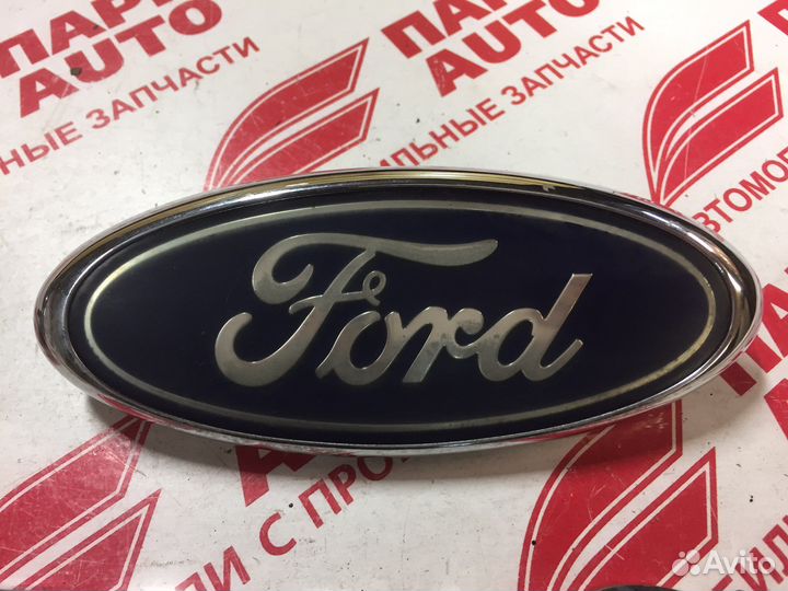 Эмблемы с крышки багажника Ford Focus 2