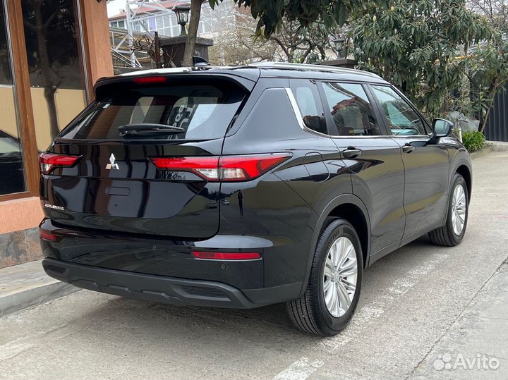 Mitsubishi Outlander 2.5 CVT, 2023, 50 км