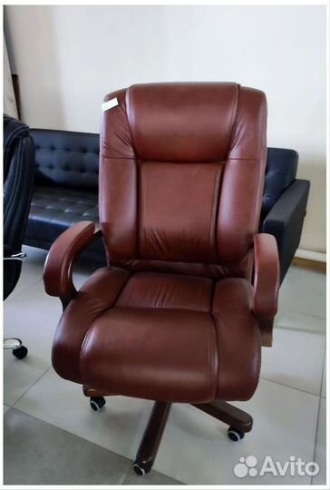Офисное кресло