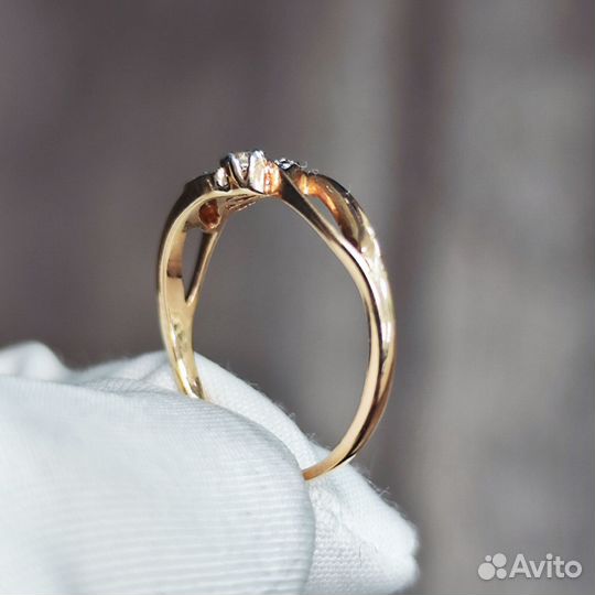 Золотое кольцо с бриллиантами 0.13ct