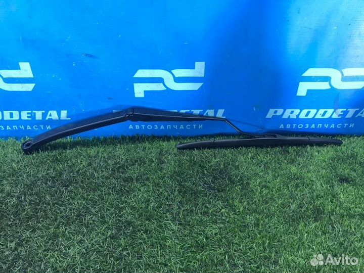 Поводок стеклоочистителя передний правый Toyota