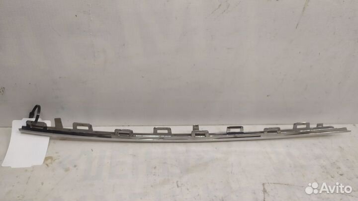 Молдинг решетки радиатора правый Volkswagen Tiguan