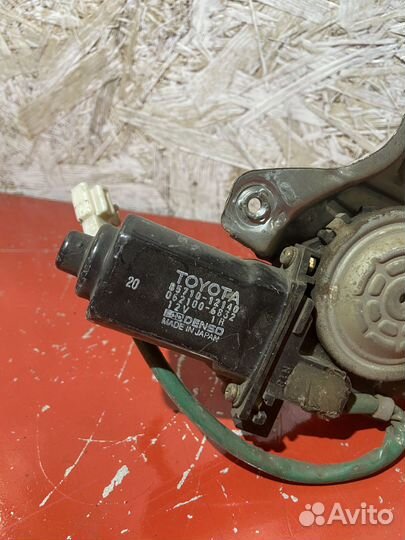 Стеклоподъемник передний правый Toyota Sprinter