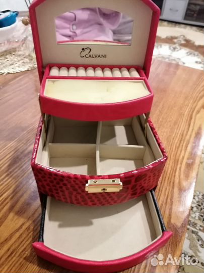 Шкатулка для ювелирных украшений