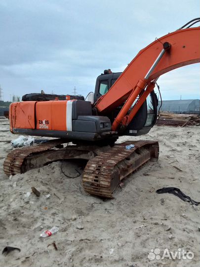 Гусеничный экскаватор Hitachi EX200-3, 2011