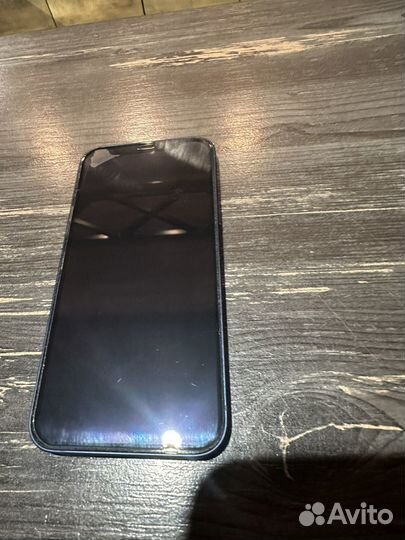 Телефон iPhone 12