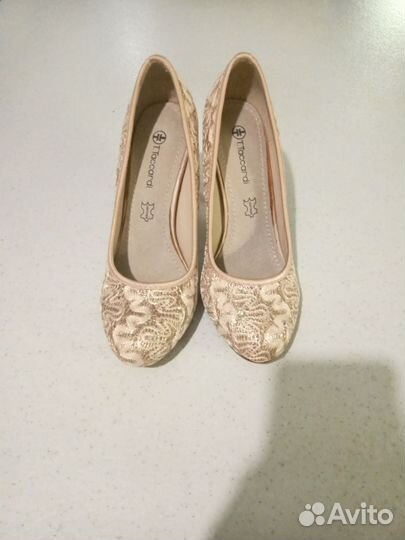 Туфли золотистые 38