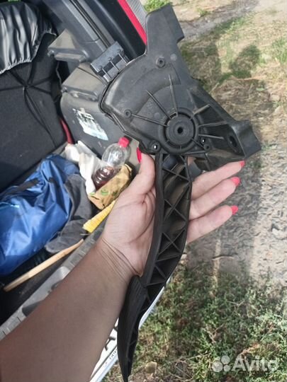 Педаль газа Митсубиси colt