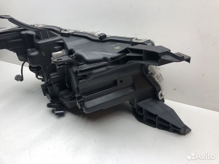 Фара левая Toyota Land Cruiser Prado 150 Рест 2017