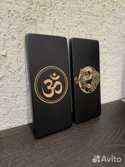 Доски с цельно медными гвоздями и гравировкой