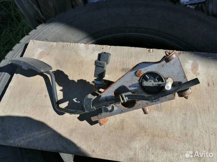 Педаль газа Mazda MPV LW