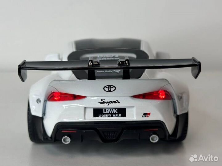 Машинка металлическая toyota supra 1:24