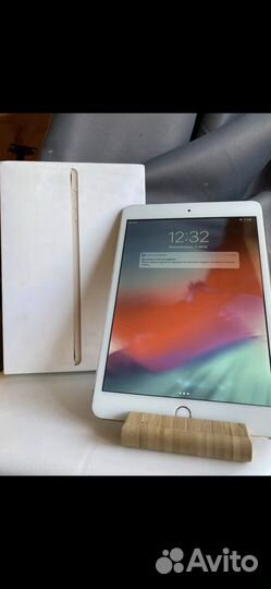 Планшет iPad mini 3