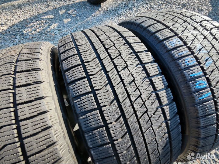 Bridgestone Blizzak VRX2 255/45 R18