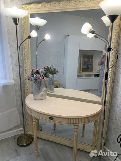 Зеркало напольное,консоль и старинная картина