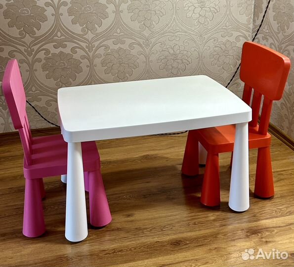Стол и стулья из IKEA детские