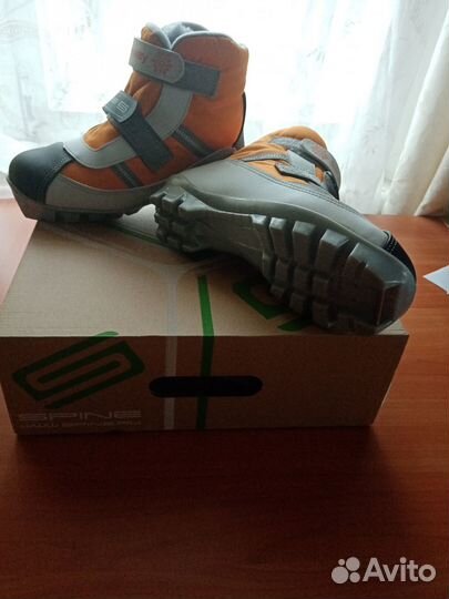 Лыжные ботинки