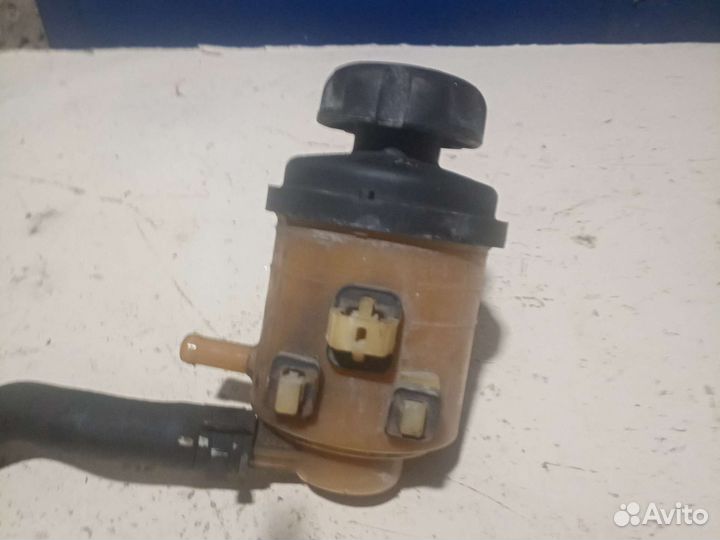 Бачок гур Hyundai Solaris 1