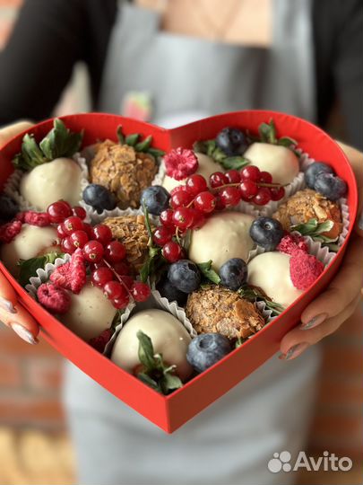 Клубника в шоколаде в форме сердца (10-12 ягод)