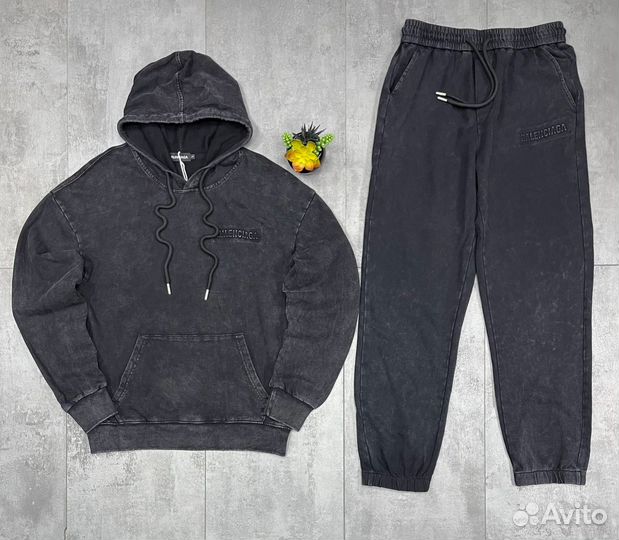 Костюм варенка Balenciaga