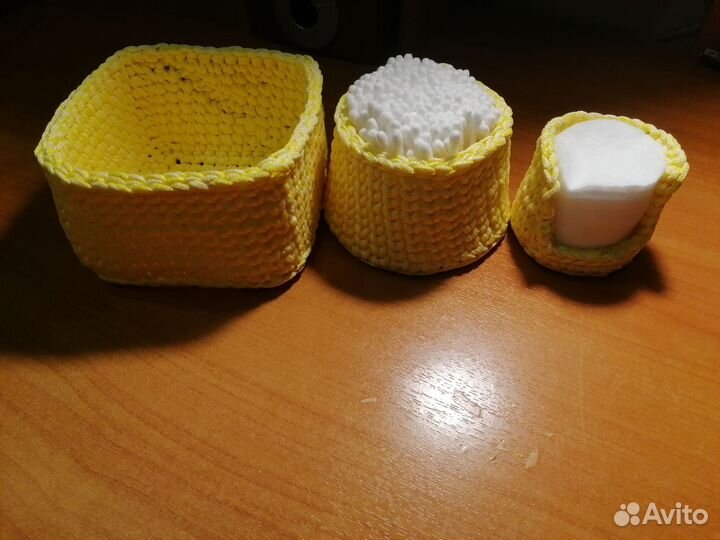 Набор вязанных корзинок