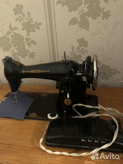 Ножная швейная машинка 2м
