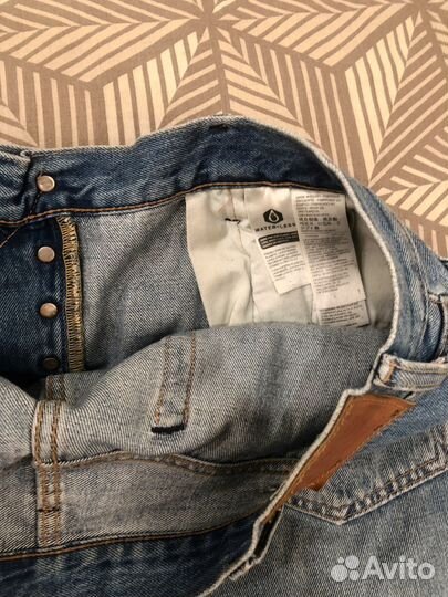 Джинсы бренда levi's