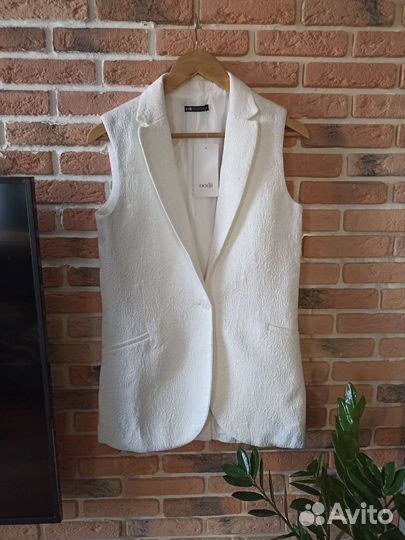 Новый белый жилет, р. 42, ф.Oodgi