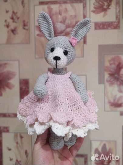 Вязаные игрушки ручной работы кукла с мишкой