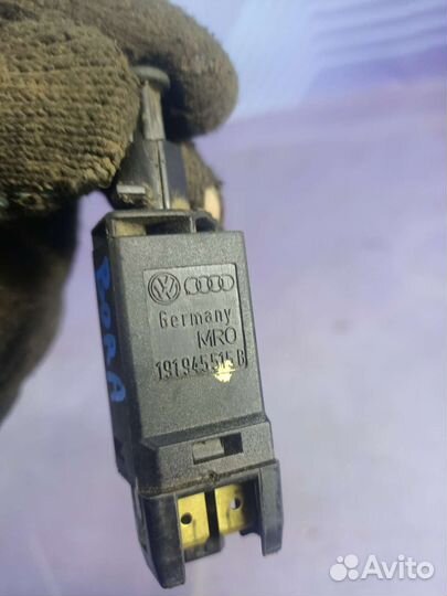 Концевик педали тормоза Volkswagen