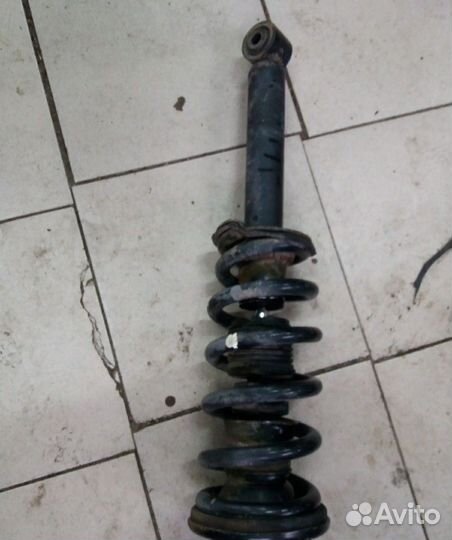 Стойка передняя Mitsubishi Pajero 4