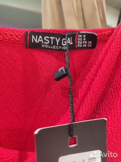 Платье с разрезом