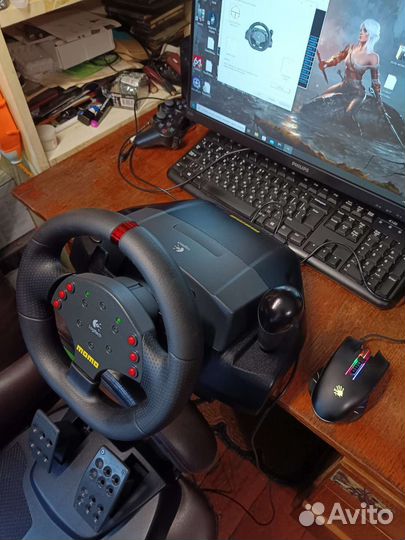 Руль Logitech Momo Racing