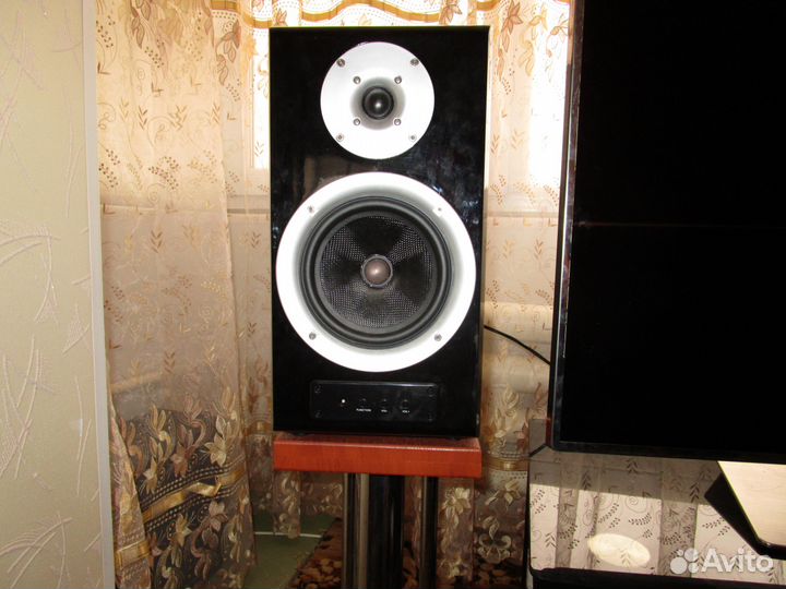 Колонки с подставками