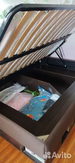 Кровать двухспальная с матрасом бу