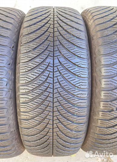 Goodyear Vector 4Seasons Gen-2 215/60 R17 96H