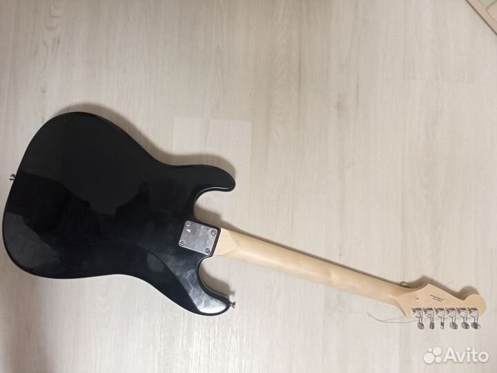 Электрогитара Fender squier strat (обмен на бас)