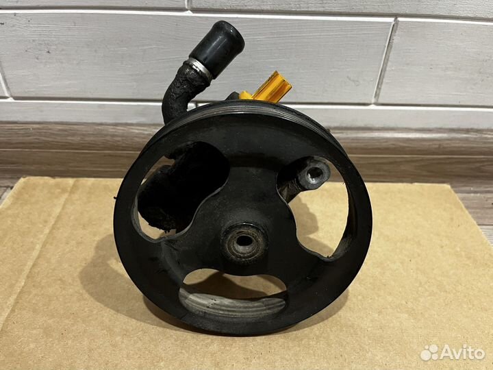 Насос гура Мазда 3 бк