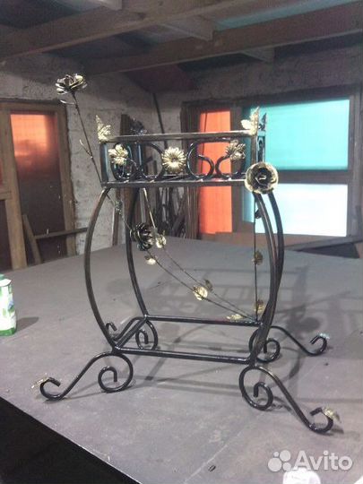 Подставка под цветы